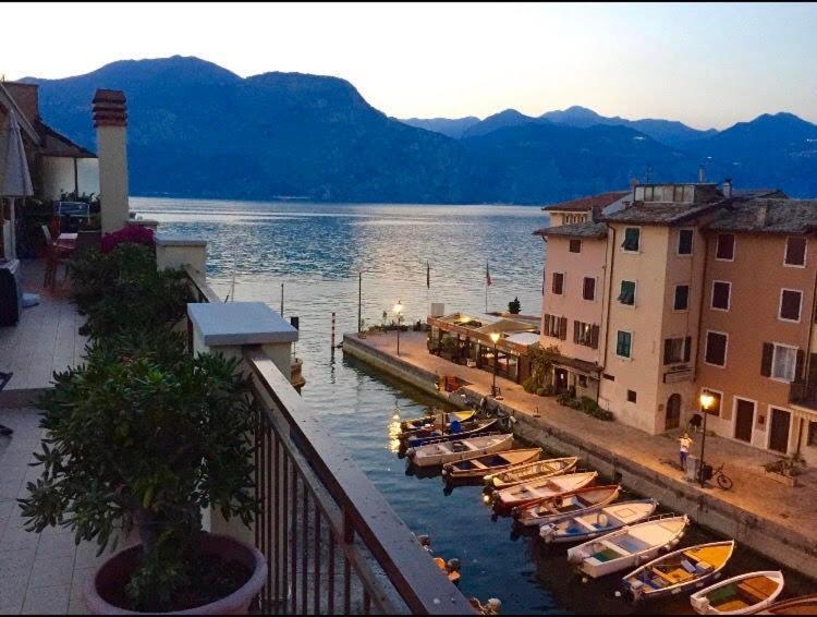 Casa Elvira Apartment Brenzone sul Garda Bagian luar foto